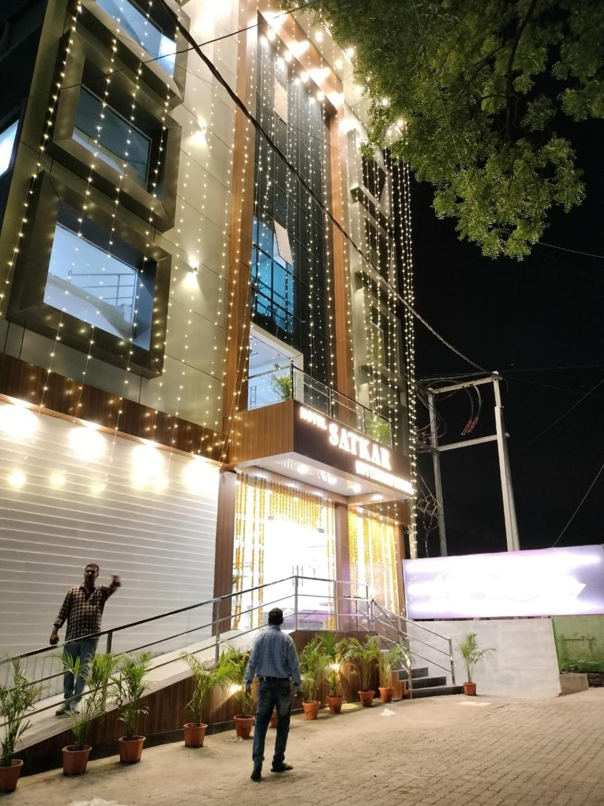 Hotel Satkar International Chhindwāra 外观 照片